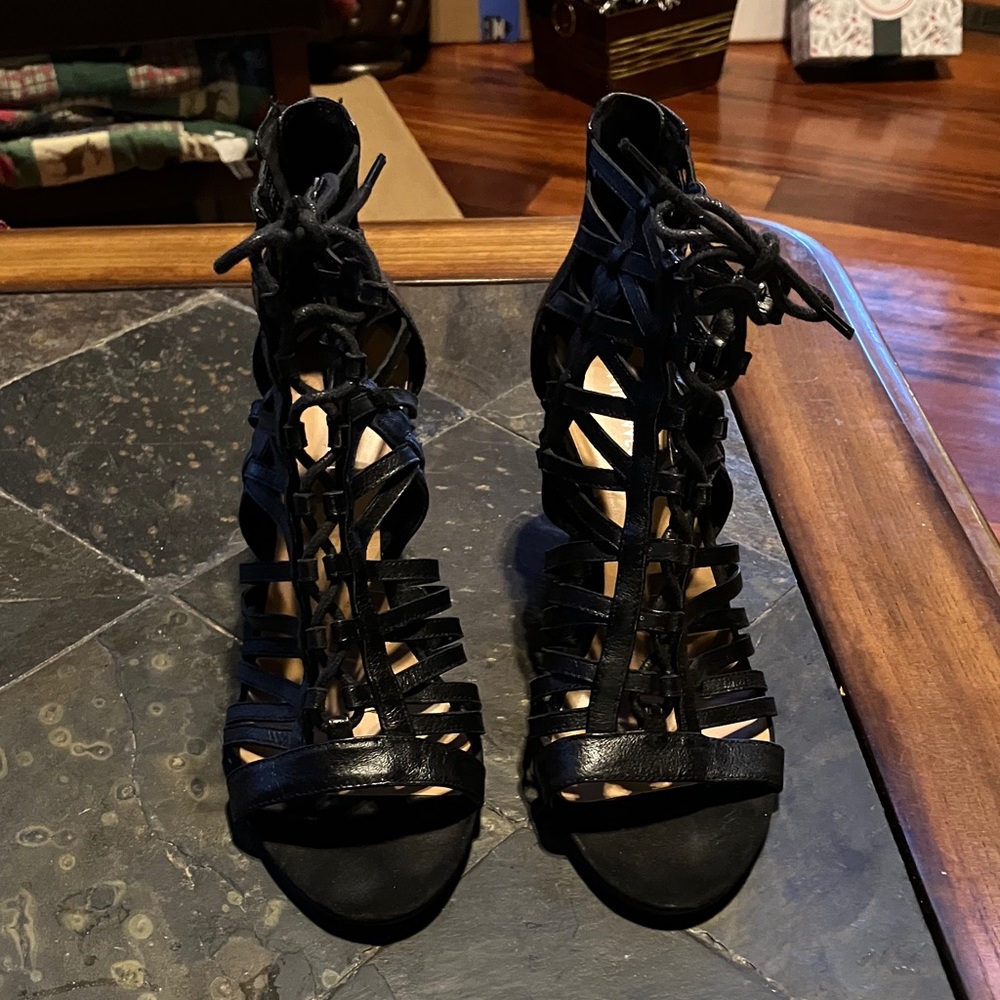 Size 8M Nine West Black Strappy wedges